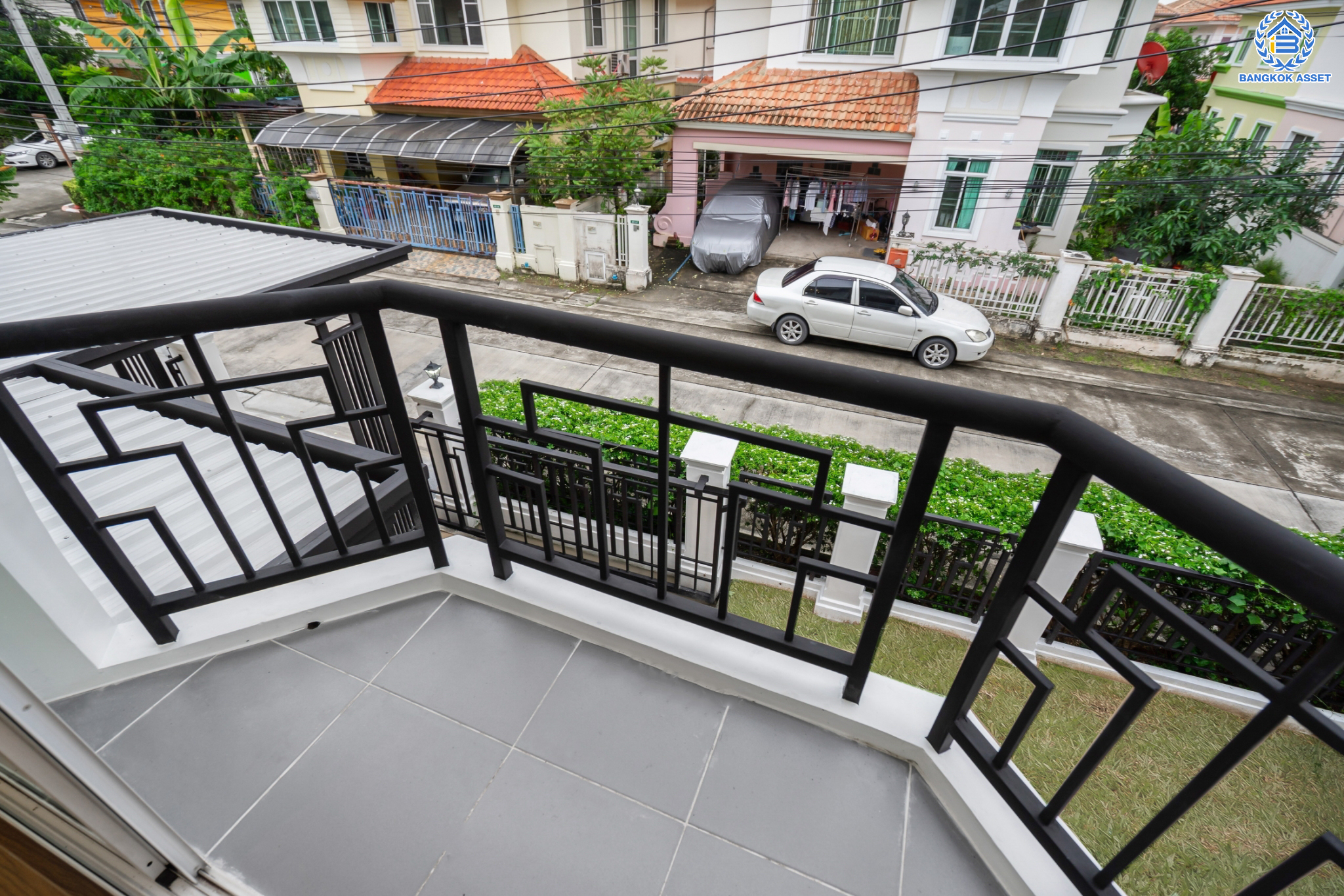 บ้านมือสองตกแต่งใหม่ หลังใหญ่ ดีไซน์ทันสมัย เนื้อที่ 54.1 ตร.ว. ม.ภัสสร14 บางใหญ่-กาญจนาฯ (ซ.กันตนา) รองรับทุกความสุข ฟังก์ชัน 3 ห้องนอน 3 ห้องน้ำ 1 ห้องอเนกประสงค์ 2 ที่จอดรถ บนทำเลศักยภาพ ใกล้เซ็นทรัลเวสต์เกต ทางด่วน "ศรีรัช" และรถไฟฟ้าสายสีม่วง "สถานีตลาดบางใหญ่"